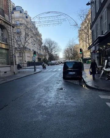 Tour Eiffel 214 Rue De Grenelle *